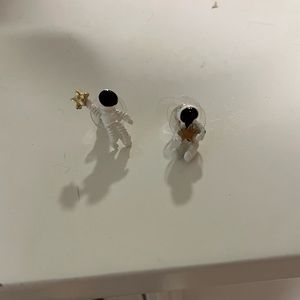 Astronaut star earrings